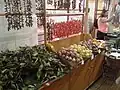 Laurier, fruits de la passion (grenadelles et grenadilles) et piments.