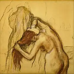 Femme s'essuyant.