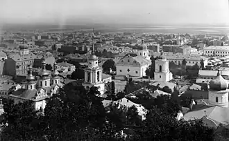 Vue générale du monastère de l'Ascension Florivski classée[3] au xixe&nbsp;siècle vu de la colline Zamkova Hora.