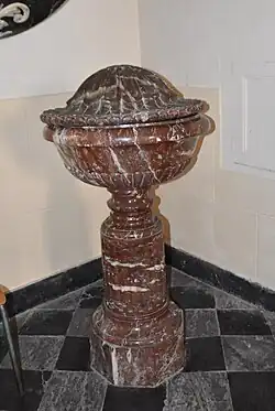La cuve baptismale.