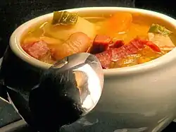 Photographie d'un plat chaud cuisiné.