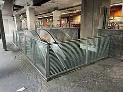 Accès no&nbsp;7 « Rue de Bercy ».