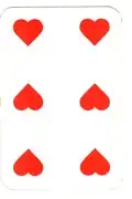 Six de cœur, jeu hongrois. La valeur de la carte n'est pas indiquée en chiffre dans les coins.