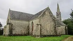 Chapelle Saint-Nicolas de Priziac : vue extérieure d'ensemble.
