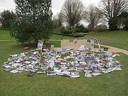 Stèle après la manifestation.