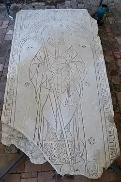 Dalle funéraire de Jean II de Chartres.