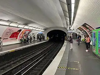 Les mêmes quais vus en direction de Porte Dauphine.