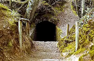 Entrée vue depuis l'extérieur.