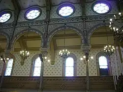 Vitraux de la nef.