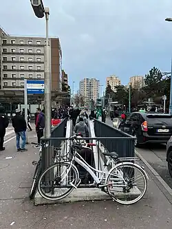 L'accès no&nbsp;3 « Rue Carnot ».
