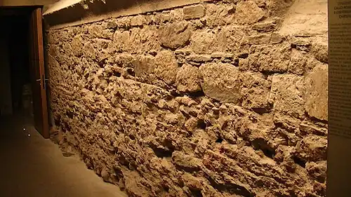 L'enceinte à l'intérieur du château.