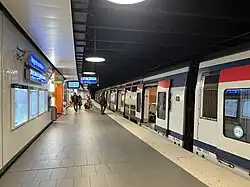 Rame en stationnement.