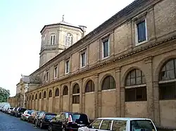 Extérieur.
