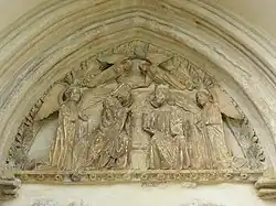 Tympan : couronnement de la Vierge.