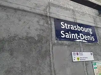 Une plaque nominative du quai de la ligne 4, alors en travaux, en août 2018.