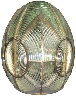 Une lentille de Fresnel, feu de phare.