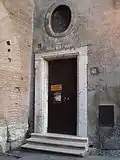 Entrée sur la rue au niveau de la porta Caelimontana
