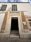 Entrée du mausolée.