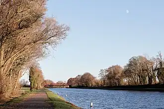 Les chemins de halage sont des lieux de promenades.