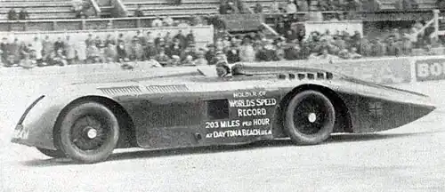 Albert Divo sur la Sunbeam 1000&nbsp;hp Mystery Z d'Henry Segrave (RM) en exhibition à Montlhéry (1927)