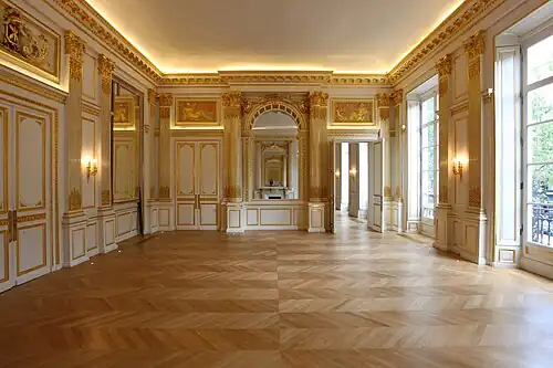Hotel de Mercy-Argenteau - grand salon, vue vers l'est.