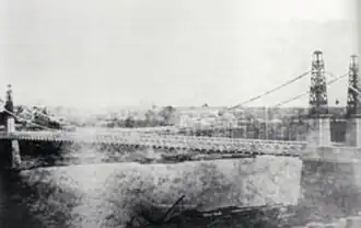 Le premier pont de la Basse-Chaîne. Première photographie conservée concernant Angers[1].