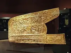 Gorytos en or, scythe. IVe&nbsp;siècle. Kourgane de Melitopol, oblast de Zaporijjia, Musée national de l'histoire de l'Ukraine