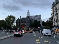 La façade de l'hôtel de ville en restauration, en octobre 2020.