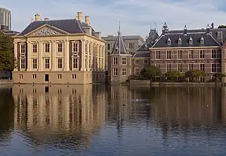 Extérieur depuis le Hofvijver.