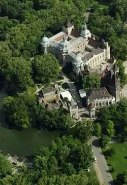 Photographie aérienne du château.