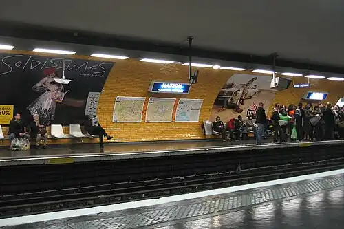 La station de la ligne 9 était décorée en style « Mouton » avant sa rénovation.