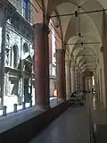 Portique du palazzo Ghisilardi sur la via Manzoni.