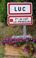 Plaque à l'entrée de la commune de Luc.