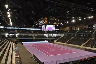 L'intérieur du palais en configuration tennis.