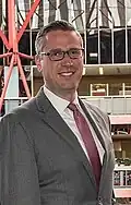 Mike Frerichs (D-) Trésorier