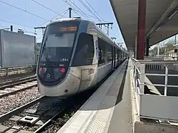Une rame U 52600 de la ligne T12 à quai, en avril 2026.
