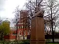 Buste de Nikolaï Joukovski à côté du palais