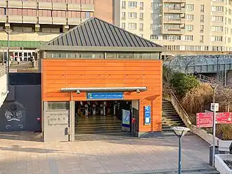 « Gare d'Évry-Courcouronnes », à l'entrée cours Blaise-Pascal, en 2020.