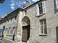 Portail de la chapelle de l'Hôtel-Dieu de Gallande du XIIIe&nbsp;siècle, rue du Châtel.