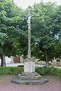 Crucifix à l'extérieur de l'église.