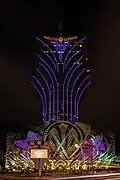 Vue du casino Grand Lisboa, la nuit.