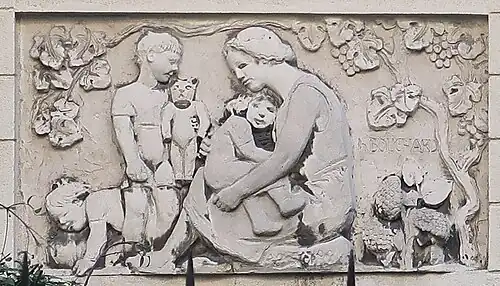 Relief sur la façade.