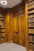 L'une des deux portes fabriquées pour la bibliothèque d'Épinal, situé alors à la maison romaine