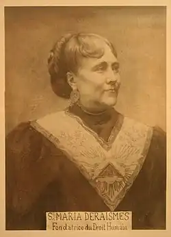 photo en monochrome d'une personnalité féminine de la franc-maçonnerie.