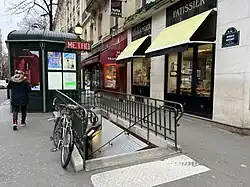 L'accès no&nbsp;1, « avenue Mozart ».