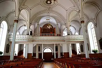 Arrière de l'église avec le jubé et l'orgue