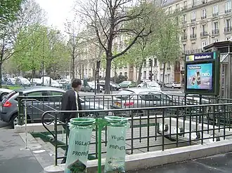 L'entrée de la station.