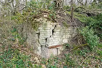 Ruine du bâtiment du treuil de la fendue no&nbsp;2.