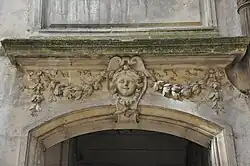 Décor dans la cour