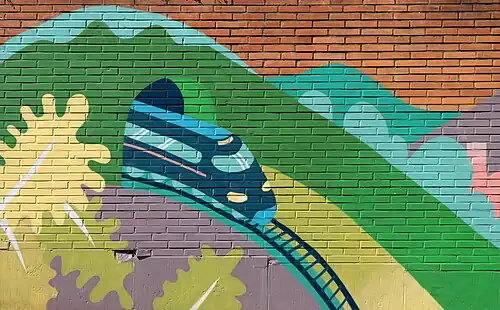 Rue du Chemin de fer : train.